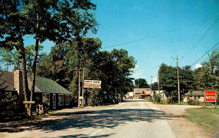 Gordons Resort (Gordons Motel) - Old Postcard (newer photo)